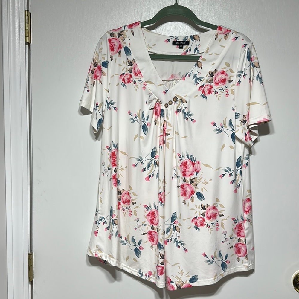 Folunsi 1X women’s short sleeve shirt